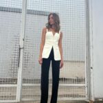 Eva González Instagram - Me gusta este look. Y a vosotros? Pantalón: @etxartpanno Top: @bcbgmaxazria Zapato: @bibiloushoes