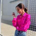 Eva González Instagram - Hoy a las 20.00 nueva visita a @pasapalabra. Por favor, no os perdáis el último vídeo. Sacarle los colores a mi @robertolealg se ha convertido en una de mis aficiones favoritas… Apriétate ahí Rober, que se noten las horas de CrossFit! 😂😂😂 Que te quiero amigo! Hoy llevo camisa de @forte_forte vaquero de @zara joyitas de @marinagarciajoyas y sandalias de @lodishoes @arodriguezstylist