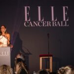 Eva González Instagram - Anoche nos pusimos nuestras mejores galas para hablar alto, claro y sin tabúes del Cáncer. Para premiar a aquellos que dedican su vida a hacer este trago menos duro a los que lo padecen, ya sea a través de la investigación, la divulgación, el voluntariado, el acompañamiento al enfermo, a sus familias… Por desgracia a todos nos ha tocado de manera directa o muy cercana, y todos tenemos que unirnos para alzar la voz y pedir a las instituciones que haya más INVESTIGACIÓN porque es la única vía de curación. Gracias @elle_spain y @contraelcancer.es por esta preciosa iniciativa y por contar conmigo un año más como maestra de ceremonias, siempre que me necesitéis, ahí estaré. Todo lo recaudado fue íntegramente donado a la Asociación española contra el cáncer. Gracias a todos lo que aportasteis vuestro granito de arena porque entre todos haremos una gran montaña! Gracias también @pronovias por hacerme este vestido tan especial. A @soniamarina8, @inma_fdstylist y @monica_romerot por no soltarme la mano🤍 #ellecancerball