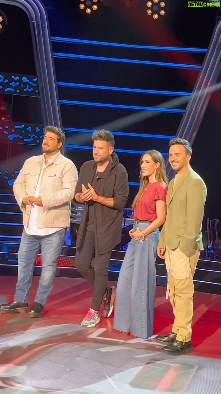Eva González Instagram - 💥 Nos adentramos en la rueda de prensa de @lavozantena3 🙌 Con @_maluoficial_, @luisfonsi, @pablolopezmusic, @antoniorozco10 y @evagonzalezoficial 👉 El viernes, 15 de septiembre, ESTRENO en @antena3com