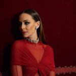 Eva González Instagram - Dicen que no hay quinto malo, y este es mi quinto año consecutivo en @antena3com para despedir el año juntos. Es un placer para mí estar tan bien acompañada, no solo es un magnífico compañero, también es mi amigo @robertolealg. Cuantas risas juntos!!! Haremos un repaso a este 2023 que se va, y daremos la bienvenida al 2024 con la ilusión que se merece de la mano de mis compañeros @cristipedroche y @albertochicote Os deseo a todos una buena entrada de año, que os traiga mucha salud, cositas buenas y muchas risas. #adios2023 Gracias @zegarciaoficial y @joyassardinero por este impresionante look orquestado por mi @inma_fdstylist @nikolrobles Muah de mis super @chemajuncos y @nadador Querida @monica_romerot vamos a por otro año juntas. Te quiero con el alma♥️