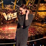 Eva González Instagram - Estamos viviendo una noche única!! La Voz All Stars toca a su fin pero nos está dejando momentos preciosos, de reencuentros, emociones, estrellas invitadas… y todo con la mejor banda sonora! Te vienes? Estamos en la gran final a punto de elegir al mejor entre los mejores. La mejor voz All Stars!!!⭐️