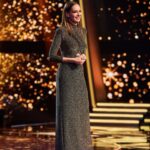 Eva González Instagram - Estamos viviendo una noche única!! La Voz All Stars toca a su fin pero nos está dejando momentos preciosos, de reencuentros, emociones, estrellas invitadas… y todo con la mejor banda sonora! Te vienes? Estamos en la gran final a punto de elegir al mejor entre los mejores. La mejor voz All Stars!!!⭐️