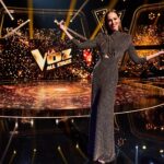 Eva González Instagram - Estamos viviendo una noche única!! La Voz All Stars toca a su fin pero nos está dejando momentos preciosos, de reencuentros, emociones, estrellas invitadas… y todo con la mejor banda sonora! Te vienes? Estamos en la gran final a punto de elegir al mejor entre los mejores. La mejor voz All Stars!!!⭐️