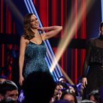 Eva González Instagram - Estáis viendo @lavozantena3 ? Hoy estamos haciendo un repaso del camino que han recorrido nuestros 4 finalistas. Aprovecho para dejaros algunas fotitos del directo de la semana pasada en la que vivimos momentos muy bonitos e intensos. El viernes que viene os espero a todos en la GRAN FINAL. Qué nervios! Tenéis ya vuestro favorito? Elsa, Pablo, Nereida o Miguel? Hagan sus apuestas! Os leo!!!