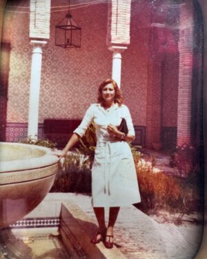 Eva González Instagram - Mamá. La que me dio vida y de la que aprendo cada día a darla 🩷