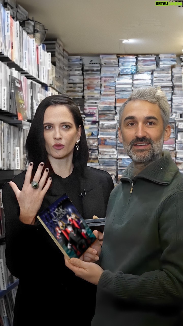 Eva Green Instagram - À l'occasion de la sortie du film "Les trois Mousquetaires : Milady", Eva Green et Martin Bourboulon sont venu faire un tour dans le Vidéo Club pour parler inspirations et influences cinématographiques 🎬