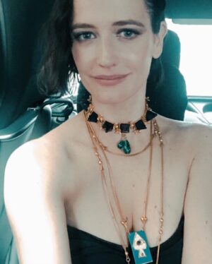 Eva Green Instagram - D'autres photos... Merci à tous ceux qui ont vécu ces moments avec nous. Il n'y a pas plus bel écrin pour découvrir #LesTroisMousquetairesLesFilms @lestroismousquetaireslesfilms qu'une salle de cinéma. Allez-y dès le 5 avril.