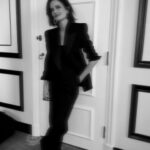 Eva Green Instagram - La tournée de promotion de @lestroismousquetaireslesfilms est terminée. Je retourne hiberner 🦔 Ne manquez pas #LesTroisMousquetairesLesFilms au cinéma le 5 avril !