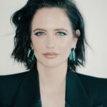 Eva Green Instagram – La tournée de promotion de @lestroismousquetaireslesfilms est terminée. Je retourne hiberner 🦔 Ne manquez pas #LesTroisMousquetairesLesFilms au cinéma le 5 avril !