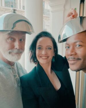 Eva Green Instagram - La tournée de promotion de @lestroismousquetaireslesfilms est terminée. Je retourne hiberner 🦔 Ne manquez pas #LesTroisMousquetairesLesFilms au cinéma le 5 avril !