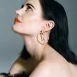 Eva Green Instagram – Eva Green veut avant tout s’amuser. 

Il lui arrive de prendre un accent dramatique ou de faire une brève imitation en plein milieu d’une réponse. Mais l’étiquette d’héroïne gothique et de femme fatale finit par lui coller à la peau. « J’ai fait la paix avec ça, aujourd’hui, lâche-t-elle. Voilà, je suis une sorcière ! » Pour cette spirituelle, c’est une bonne nouvelle : « Les sorcières sont des femmes indépendantes et reliées à la nature. » 🧙‍♀️

Lien dans la bio et demain en kiosque ! 📰

📸 : @driuandtiago / H&K
Stylisme : @mirandaalmond
Coiffure : @alainpichonhair
Maquillage : @lisaeldridgemakeup
Manucure : Keziah Waudby
Jupe : @maisonvalentino 
Boucle d’oreille : @misho_designs
#EvaGreen