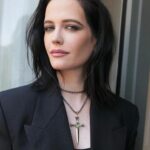 Eva Green Instagram - Merci à mes rois du glamour @harold_james , @alainpichonhair et @mistersamuelf . Votre #Milady est prête pour la promo ⚜️❤️‍🔥⚔️ @lestroismousquetaireslesfilms #Milady @pathefilms
