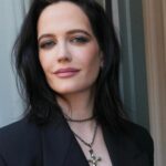 Eva Green Instagram - Merci à mes rois du glamour @harold_james , @alainpichonhair et @mistersamuelf . Votre #Milady est prête pour la promo ⚜️❤️‍🔥⚔️ @lestroismousquetaireslesfilms #Milady @pathefilms