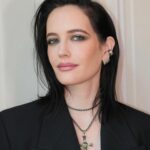Eva Green Instagram - Merci à mes rois du glamour @harold_james , @alainpichonhair et @mistersamuelf . Votre #Milady est prête pour la promo ⚜️❤️‍🔥⚔️ @lestroismousquetaireslesfilms #Milady @pathefilms