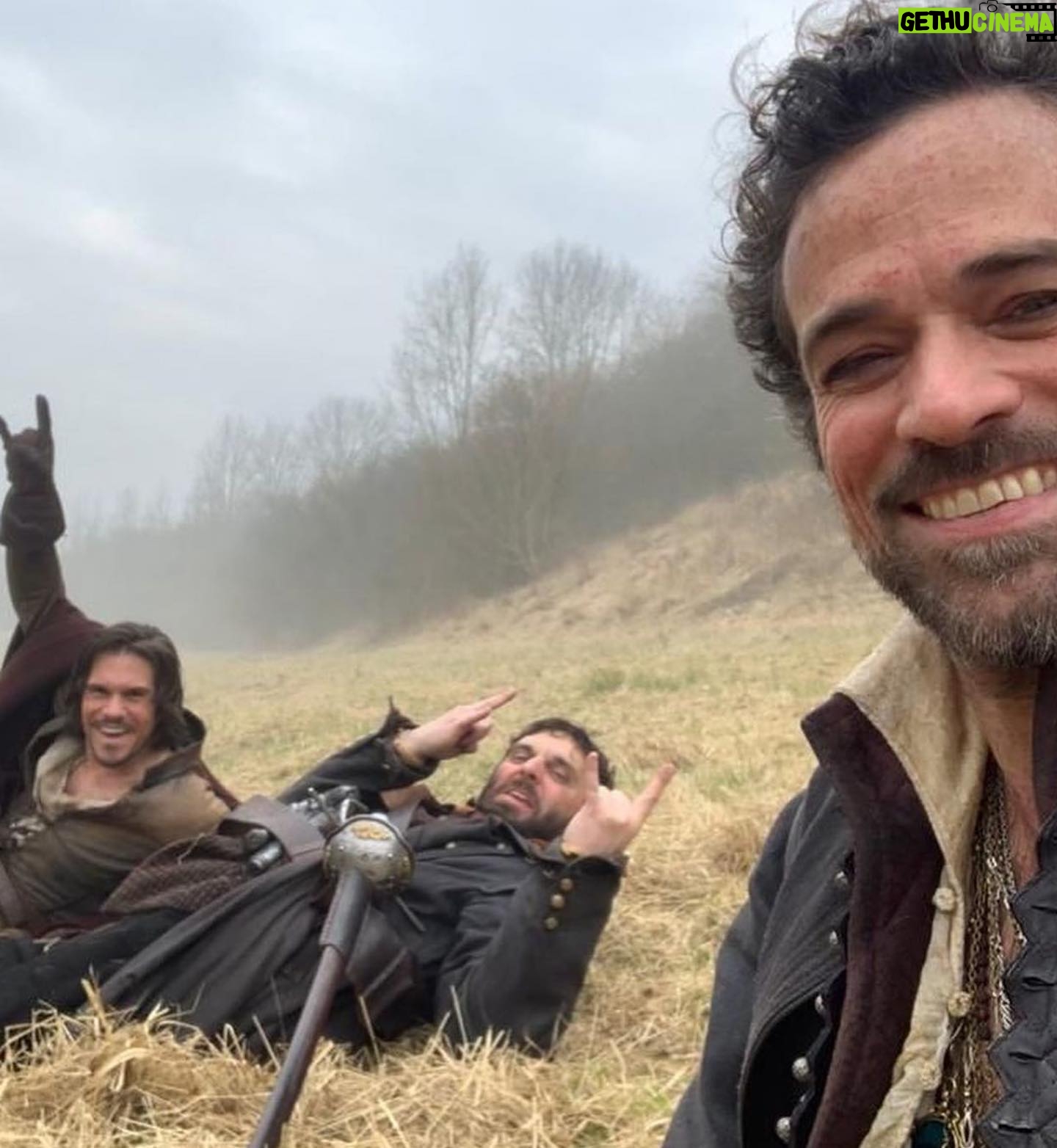 Eva Green Instagram - Rendez-vous dès aujourd’hui au cinéma pour découvrir le premier volet de #LesTroisMousquetairesLesFilms #DArtagnan . Ce fut une expérience géniale et mémorable. Merci à toutes les équipes, et évidemment à vous tous qui vous apprêtez à vivre l’aventure avec nous ⚔️💋❤️🔥⚜️