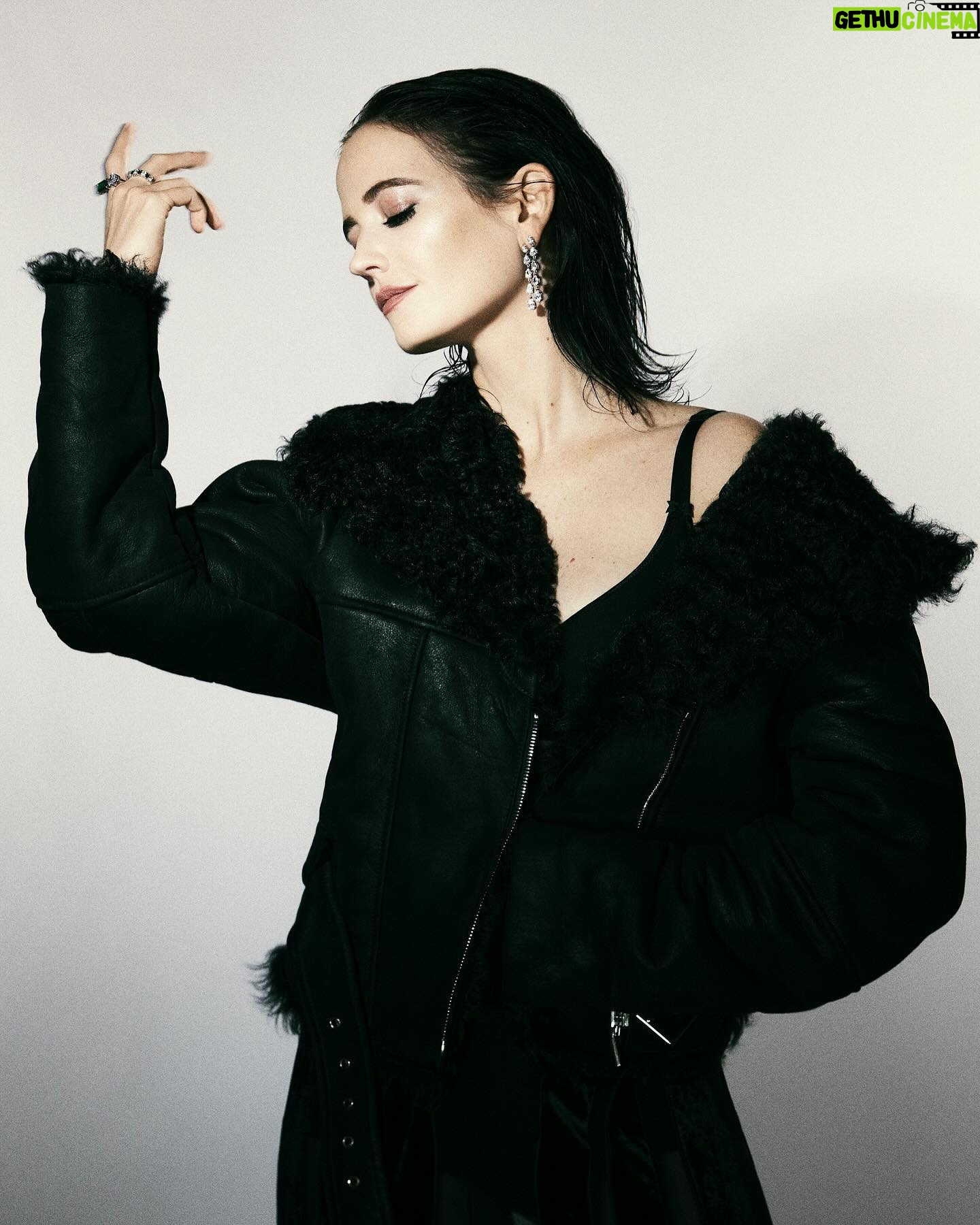 Eva Green Instagram - Thank you @lofficielliechtenstein and @gracemaier for letting me and Mister Winston play dress up with @rachell_photo . I think Winston’s ready for a full-time modelling career 🤩 Stylist : @annalenasophie_g Hair : @perrinerougemonthair Makeup : @harold_james