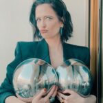 Eva Green Instagram - D'autres photos... Merci à tous ceux qui ont vécu ces moments avec nous. Il n'y a pas plus bel écrin pour découvrir #LesTroisMousquetairesLesFilms @lestroismousquetaireslesfilms qu'une salle de cinéma. Allez-y dès le 5 avril.