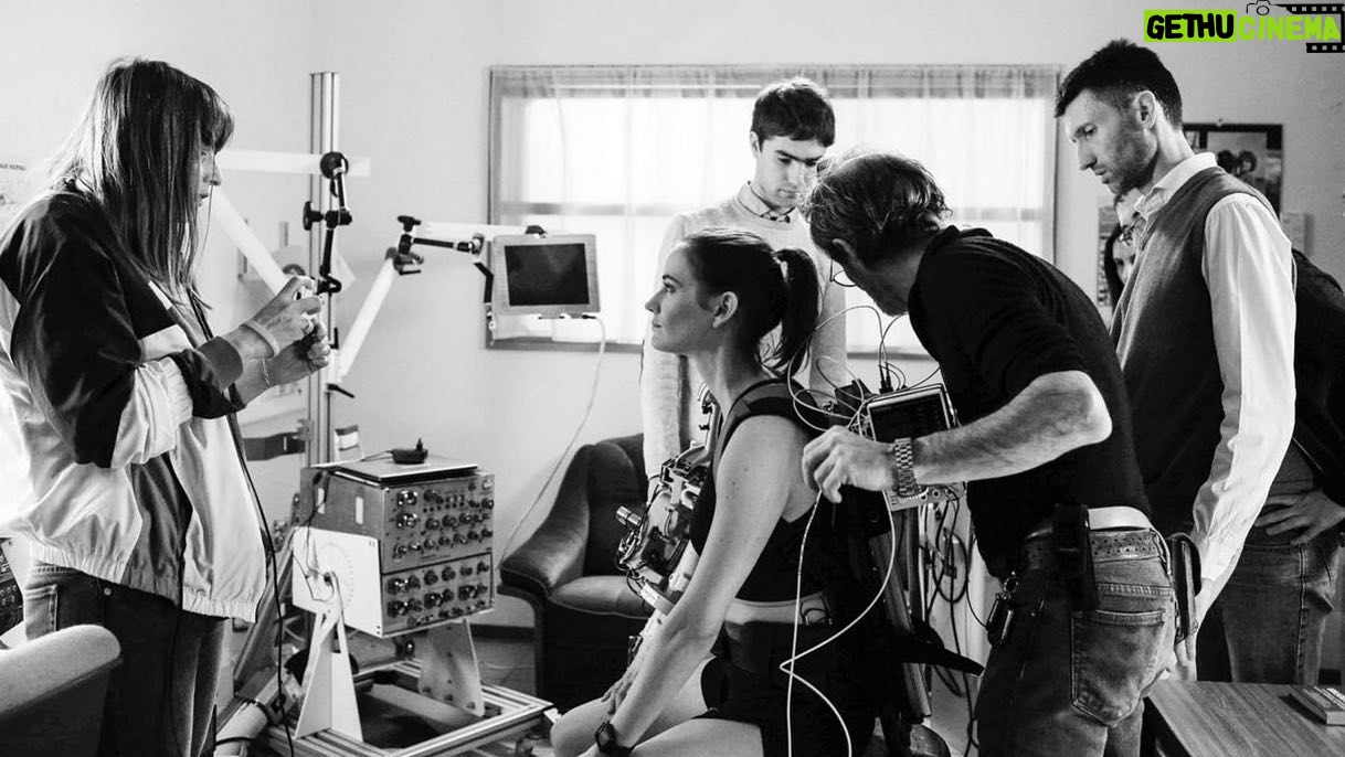 Eva Green Instagram - Here are some unseen PROXIMA stills by Carole Bethuel . This is a special film directed by @alicewinocour . Happy Sunday 🌻🌈🩵