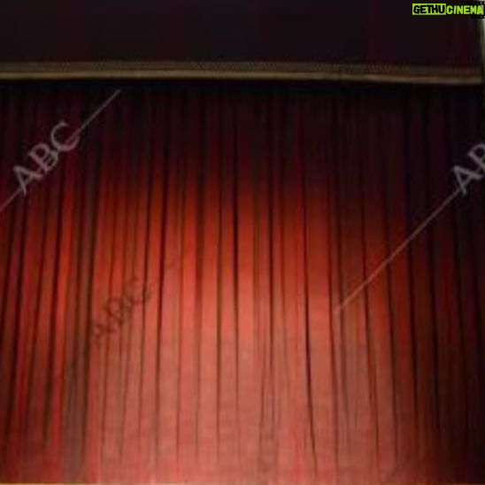 Eva Isanta Instagram - Nada mejor que ensayar #lasquegritan para celebrar el #díainternacionaldelteatro ¡FELIZ 27 de MARZO! @normaruizita @pepa_rus @josemariadelcastillo @jesusredondoactor @antoniorinconcano #beatrizcarvajal @pentacionespectaculos @coribante