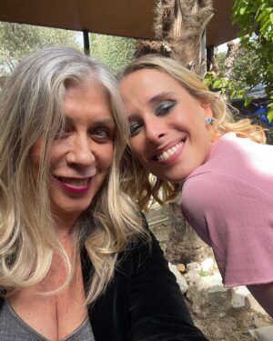 Eva Isanta Instagram - ¡Te pillé @oliviabaglivi!
Por fin juntas, gracias a @cinemahebrero 
#canguro el rodaje @garajonayproducciones
