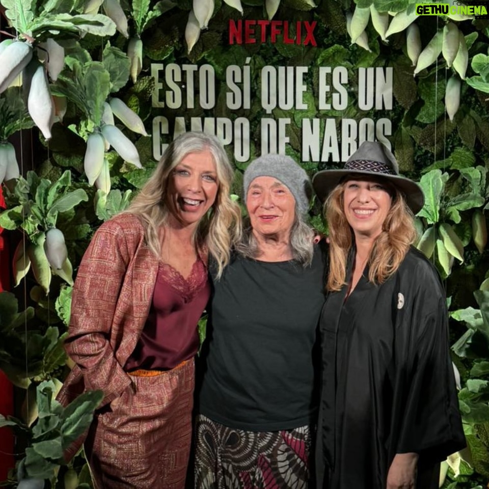 Eva Isanta - 8.3K Likes - Las felices episódicas de #machosalfa
Las adoro @petramartinez1944 @nathalies_oficial
Gracias por la súper fiesta @netflixes
@contubernio_producciones
@floridaparkoficial
Traje @maksuonline
Joyas @unode50
@finallypress
Botines @martinellishoes
@pr.territory
Makeup @olayavascomakeup