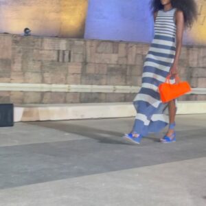 Eva Isanta Instagram - Disfrutando la moda en Madrid 
@maisonmesa 

Blanco, negro, colores ácidos y alpargatas y … en este entorno ¡órdago!
@mbfwmadrid 

Estilismo @kokeroficial 
@senandreag @austenjunior 
Maquillaje y Peluquería @angela.vgil @ohmartus ❤️
Gracias @perucha63 🌹