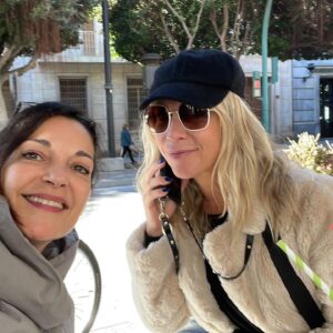 Eva Isanta Instagram - No importa el tiempo que pase, no lo que disten los encuentros …
Te quiero @crsplazas 
Gracias @festivalmeria por juntarnos.
Las risas siempre cerca del amor, Amiga.
❤️❤️❤️❤️❤️❤️❤️❤️