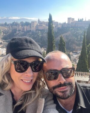 Eva Isanta Instagram - Así da gusto trabajar…

Gracias @borjavera @borial_management 

#miradorsannicolás #albaicín #granada