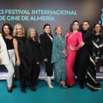 Eva Isanta Instagram - “La que se avecina“, Premio de Honor del @festivalmeria Recogen muchas de sus actrices guerreras. Dedicado a nuestro fiel público y a @jose_luis_gil_sanz en palabras de nuestra súper directora @lauracaballero_ y en nombre de todos los que le damos vida. Muy entrañable . Gracias gracias gracias 🙏 Nuestros queridos actores chicos y todo el equipo técnico en el corazón . Gracias @robertoverinooficial @mango @unode50 @finallypress @borial_management @la_queseavecina @contuberniofilms @mediasetcom #fical #festivalcinealmería