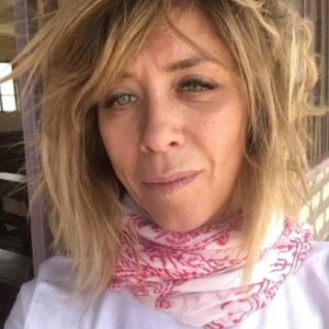 Eva Isanta Instagram - Comparto este vídeo de hace unos años en Kenia con @somosidealibre 
¿Te vienes a celebrar los 10 años de este proyecto?
Aún más emocionada con el trabajo y los logros de la familia Idea Libre.
Vente el sábado 13 de abril al Teatro Goya, 18:30h.
!No te vas a arrepentir!
Dejo el enlace debajo: precio único 15 euros.