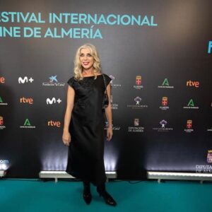 Eva Isanta Instagram - “La que se avecina“, Premio de Honor del @festivalmeria 
Recogen muchas de sus actrices guerreras. 
Dedicado a nuestro fiel público y a @jose_luis_gil_sanz  en palabras de nuestra súper directora @lauracaballero_  y en nombre de todos los que le damos vida.
Muy entrañable .
Gracias gracias gracias 🙏
Nuestros queridos actores chicos y todo el equipo técnico en el corazón .

Gracias @robertoverinooficial @mango @unode50 @finallypress @borial_management 

@la_queseavecina @contuberniofilms @mediasetcom #fical  #festivalcinealmería