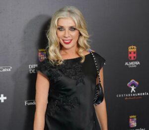 Eva Isanta Instagram - “La que se avecina“, Premio de Honor del @festivalmeria 
Recogen muchas de sus actrices guerreras. 
Dedicado a nuestro fiel público y a @jose_luis_gil_sanz  en palabras de nuestra súper directora @lauracaballero_  y en nombre de todos los que le damos vida.
Muy entrañable .
Gracias gracias gracias 🙏
Nuestros queridos actores chicos y todo el equipo técnico en el corazón .

Gracias @robertoverinooficial @mango @unode50 @finallypress @borial_management 

@la_queseavecina @contuberniofilms @mediasetcom #fical  #festivalcinealmería