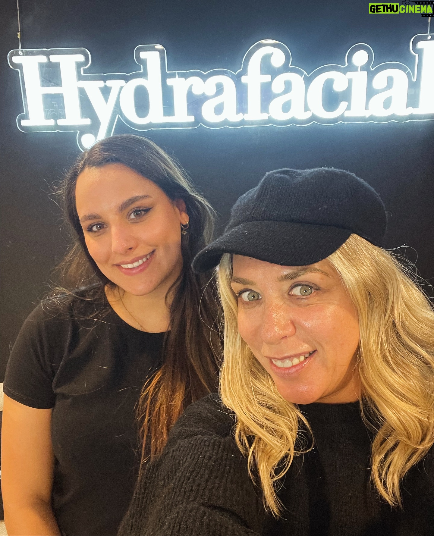Eva Isanta Instagram - Y así queda mi piel tras la limpieza profunda con @hydrafacial_es Gracias @estherhydrafacial y a todo el equipo #hydrafacialmadrid #estetica #limpieza #piel