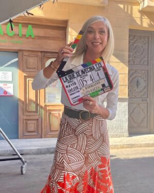 Eva Isanta Instagram - ¡La 13 en abierto y para todos!
Esta noche 22h @la_queseavecina en @telecincoes 

@contuberniofilms @alber_caballero @lauracaballero_ 
@mediasetcom 

@pablochiapella @nachoguerreros @jaimeribafer @laugomezlacueva @alexdelacroix @alexgadea01