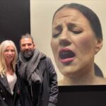 Eva Isanta Instagram – Ayer disfruté tanto… 
#nogeneration
Una exposición de artistas contemporáneos que me metieron  de la mano en su habitación propia. ¡Gracias por vuestra amabilidad!
Artistas hermanados, cómo no, por mi querido y admirado @garcinuno_  que llena de energía lo que toca. 
Y promovida por otro ser maravilla @ivanburgos para @porsche_iberica .

Si te gustan el Arte y el mundo del diseño y el motor, no te la pierdas.

Pinturas de @garcinuno_ @juanmanuelfernandezpinedo @davidbomati @carlostardez @eloymorales73 @haro.58 @nacho_martinsilva @maillostudio

#NoGeneration 
#exposición #artecontemporáneo 
#artistas #coches