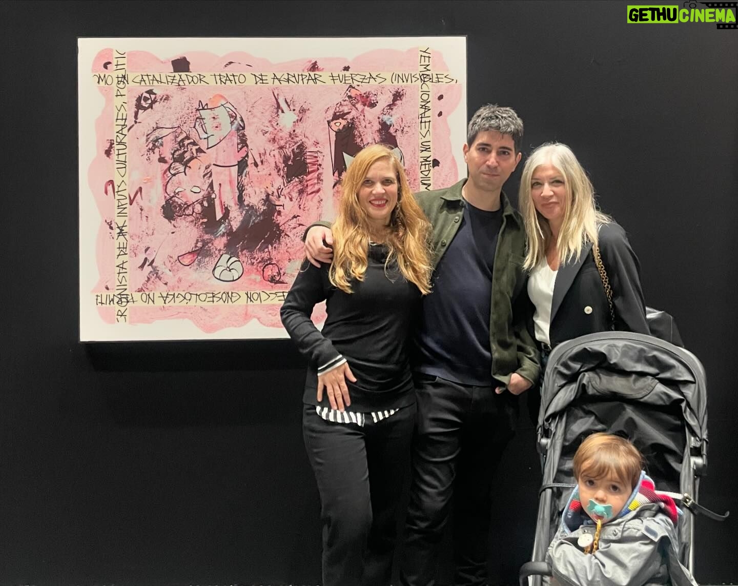 Eva Isanta Instagram - Ayer disfruté tanto… #nogeneration Una exposición de artistas contemporáneos que me metieron de la mano en su habitación propia. ¡Gracias por vuestra amabilidad! Artistas hermanados, cómo no, por mi querido y admirado @garcinuno_ que llena de energía lo que toca. Y promovida por otro ser maravilla @ivanburgos para @porsche_iberica . Si te gustan el Arte y el mundo del diseño y el motor, no te la pierdas. Pinturas de @garcinuno_ @juanmanuelfernandezpinedo @davidbomati @carlostardez @eloymorales73 @haro.58 @nacho_martinsilva @maillostudio #NoGeneration #exposición #artecontemporáneo #artistas #coches