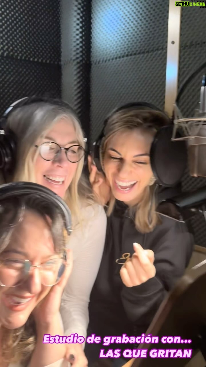 Eva Isanta Instagram - LAS QUE GRITAN se van al estudio a grabar las canciones de esta divertida comedia!! Locuras, risas y música para este espectáculo dirigido por José María del Castillo, producido por @pentacionespectaculos y @coribante y escrito por @rincon_cano y @josemariadelcastillo Música de Guillermo Fernández y un reparto de lujo formado por BEATRIZ CARVAJAL, EVA ISANTA, NORMA RUIZ y PEPA RUS. ¡Sin duda, la comedia de la temporada! • DIRECCIÓN: José María del Castillo • PRODUCTORES: Jesús Cimarro/ José María del Castillo • TEXTO ORIGINAL: Antonio Rincón-Cano/ José María del Castillo • ESCENOGRAFÍA: Monica Boromello • ILUMINACIÓN: Pilar Valdelvira • VESTUARIO: Guadalupe Valero • COMPOSICIÓN MUSICAL: Guillermo Fernández • AYTE. DIRECCIÓN: Jesús Redondo • MOVIMIENTO ESCÉNICO: Aleix Mañé • MAQUILLAJE Y PELUQUERÍA: Chema Noci • JEFE DE PRODUCCIÓN: Juan Pedro Campoy • DISTRIBUCIÓN: Rosa Sainz-Pardo/ David Ricondo • DISEÑO CARTELERÍA: María La Cartelera CORIBANTE PROUCCIONES y PENTACIÓN ESPECTÁCULOS