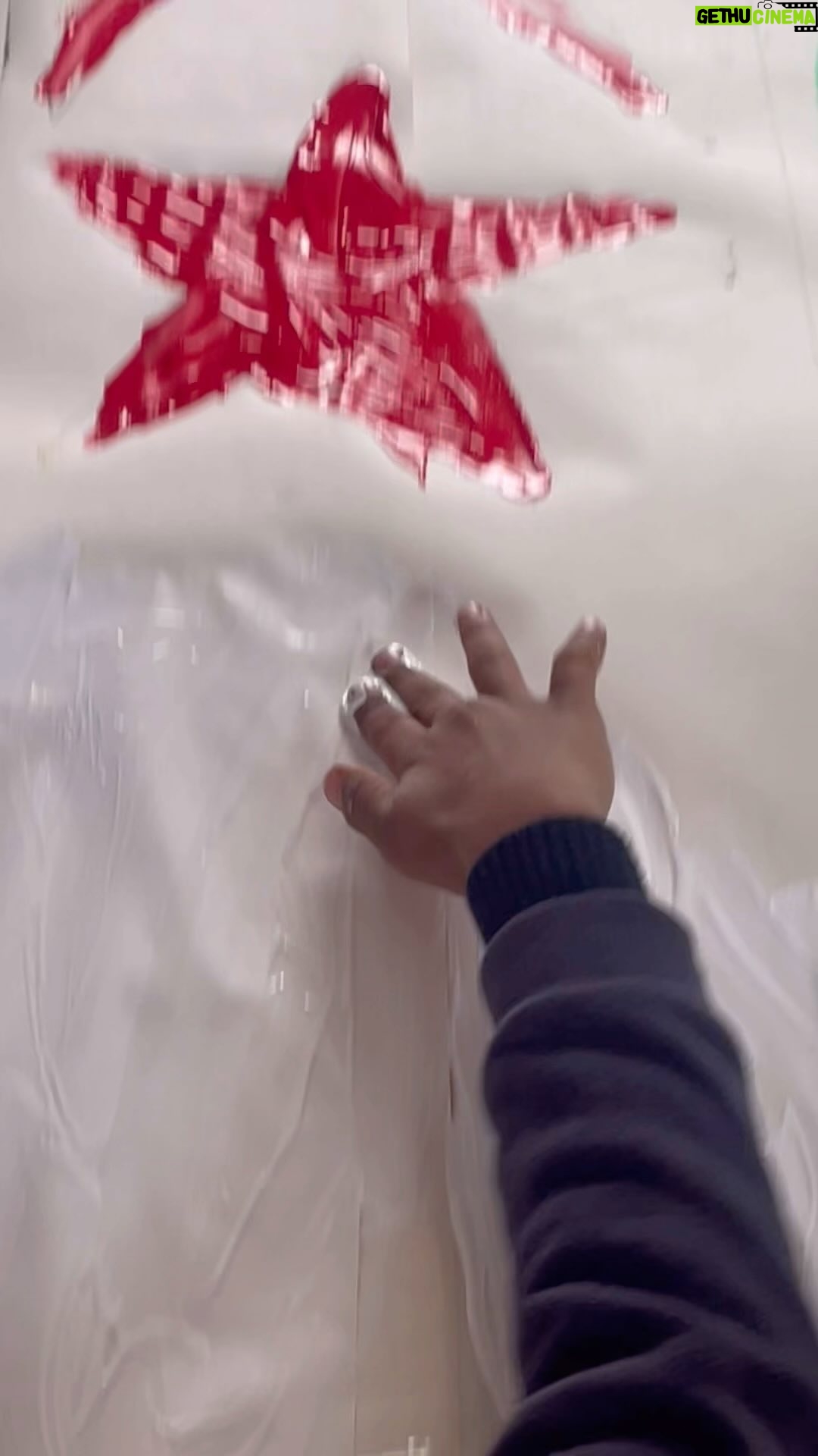 Eva Isanta Instagram - Hoy visitamos Nuat el Centro de Autismo de Smara. Sorprende la calma del espacio y de las cuatro psicólogas que trabajan con los veintiséis niños que cuidan. Gracias @autismoeuskadi @laulomas por el esperado material. Si alguien se anima a donar que contacte con @sonrisasaharauimurcia #centrodeautismo #smara #campamentosderefugiadossaharauis #materialsensorial
