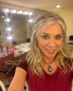 Eva Isanta Instagram - El estreno de #lasquegritan fue el viernes 26 en el @teatroprincipalpalencia 
Aún impregnada de un batiburrillo de emociones: esfuerzo, trabajo, nervios, compañerismo, aplausos … una maravillosa eclosión que aún estoy digiriendo.
Gracias Palencia y amigos/as por la fervorosa acogida.
Me habéis hecho muy feliz. 
Gracias familia teatrera.
Esto no ha hecho más que empezar.

Os quiero #beatrizcarvajal @normaruizita @pepa_rus 
Texto: @rincon_cano y @josemariadelcastillo 
Dirección: @josemariadelcastillo 
Producción: @pentacionespectaculos @coribante 
Distribución: @pentacionespectaculos 
Escenografía: @monicaborromeo_ 
Iluminación: @pilar

#lasquegritan #estreno #teatropalencia 

La labradorita es cosa de @cabo.hannah 🤍