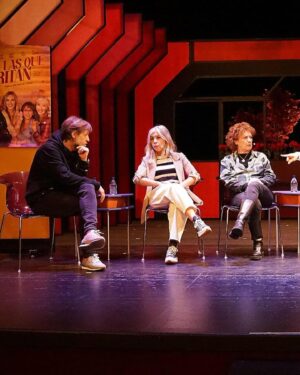 Eva Isanta Instagram - El estreno de #lasquegritan fue el viernes 26 en el @teatroprincipalpalencia 
Aún impregnada de un batiburrillo de emociones: esfuerzo, trabajo, nervios, compañerismo, aplausos … una maravillosa eclosión que aún estoy digiriendo.
Gracias Palencia y amigos/as por la fervorosa acogida.
Me habéis hecho muy feliz. 
Gracias familia teatrera.
Esto no ha hecho más que empezar.

Os quiero #beatrizcarvajal @normaruizita @pepa_rus 
Texto: @rincon_cano y @josemariadelcastillo 
Dirección: @josemariadelcastillo 
Producción: @pentacionespectaculos @coribante 
Distribución: @pentacionespectaculos 
Escenografía: @monicaborromeo_ 
Iluminación: @pilar

#lasquegritan #estreno #teatropalencia 

La labradorita es cosa de @cabo.hannah 🤍
