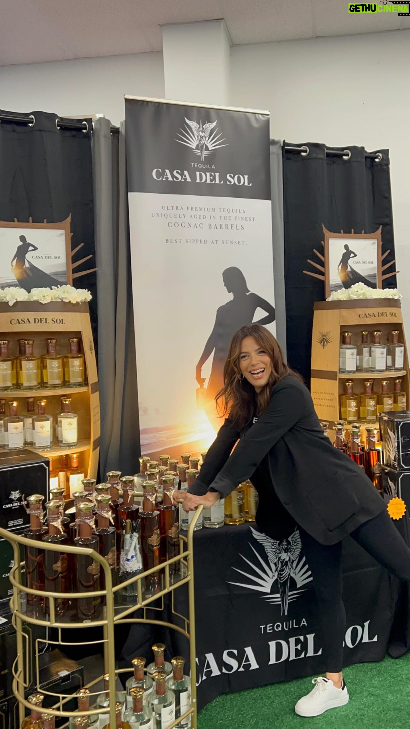 Eva Longoria Instagram - Dallas and Houston in 48hrs! Nothing like being back home in Texas with @casadelsoltequila and meeting our wonderful partners and distributors🤠♥️ ⚡️