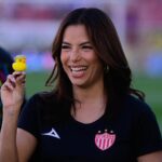 Eva Longoria Instagram – ¡Bienvenida, @evalongoria! 🤩

Eva Longoria está en el Estadio Victoria para apoyar a sus Rayos ⚡️ de @clubnecaxa en su duelo previo a la #fasefinal 🙌🏻

#ligamx #ligabbvamx #jornada17 #evalongoria #rayos #necaxa #futbol #futbolmexicano