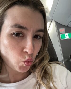 Eva Soriano Instagram - TIOVIVO EMOCIONAL 🎠🎠 
ahora que ya sabéis la noticia adjunto las fotos que les enviaba a  mis xoxes cuándo me preguntaban “qué tal estás”, grasias por los mensajitos sois peña trolleadora pero muy maja. ♥️♥️♥️✨✨