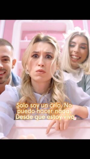 Eva Soriano Instagram - Un mensaje para madres y padres insoportables: desde #Showriano os queremos pero, “ME LA SUDA TÚ BEBÉ”. 👶🍼

¡El nuevo videoclip es tan mono!