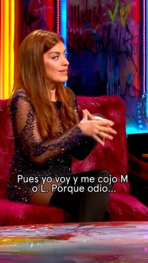 Eva Soriano Instagram - Abrimos un melón en #Showriano ¿Tenéis problemas con las tallas de la ropa interior? 

Ya sabemos que tallas necesitan @evasoriano_  y @dulceida ¿Tú? 

#Dulceida