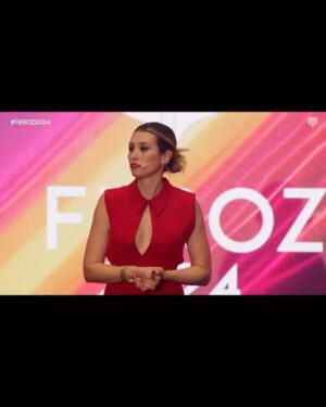 Eva Soriano Instagram - LOS  FEROZ🔥🔥 EL RESUMEN:
1. Foto protocolaria: tremendo look de @oficial_pero , joyitas @marinagarciajoyas y @valytyplace 
2. Posado pasado: tremendo contoneo para encontrar la foto adecuada mientras @javviercalvo me grita reina, o sea lo amo ♥️.
3. El monólogo del miedo: ahí lo que dio más miedo era lo mal que me entraban los chistes, efectivamente luego me fui a beber.
4. Encuentros de Parking: al marcharnos nos encontramos con @braysefe esperando para fiestear y a @ursulolita que es una tía chulísima y muy maja.
Todo narrado por mi inseparable @_lapalmer_