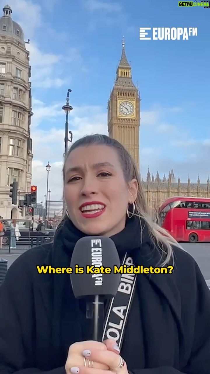 Eva Soriano Instagram - Seguimos buscando a Kate Middleton por Londres🇬🇧 Hemos viajado a Londres para arrojar luz sobre la pregunta que tiene en vilo a medio mundo, ¿dónde está Kate Middleton? @evasoriano_, @sabordelrock y @raquelcuetara están arriesgando sus vidas para acabar con el misterio y las teorías conspirativas. PERIODISMO ********** #cuerposespeciales #londres #katemiddleton #peridismo