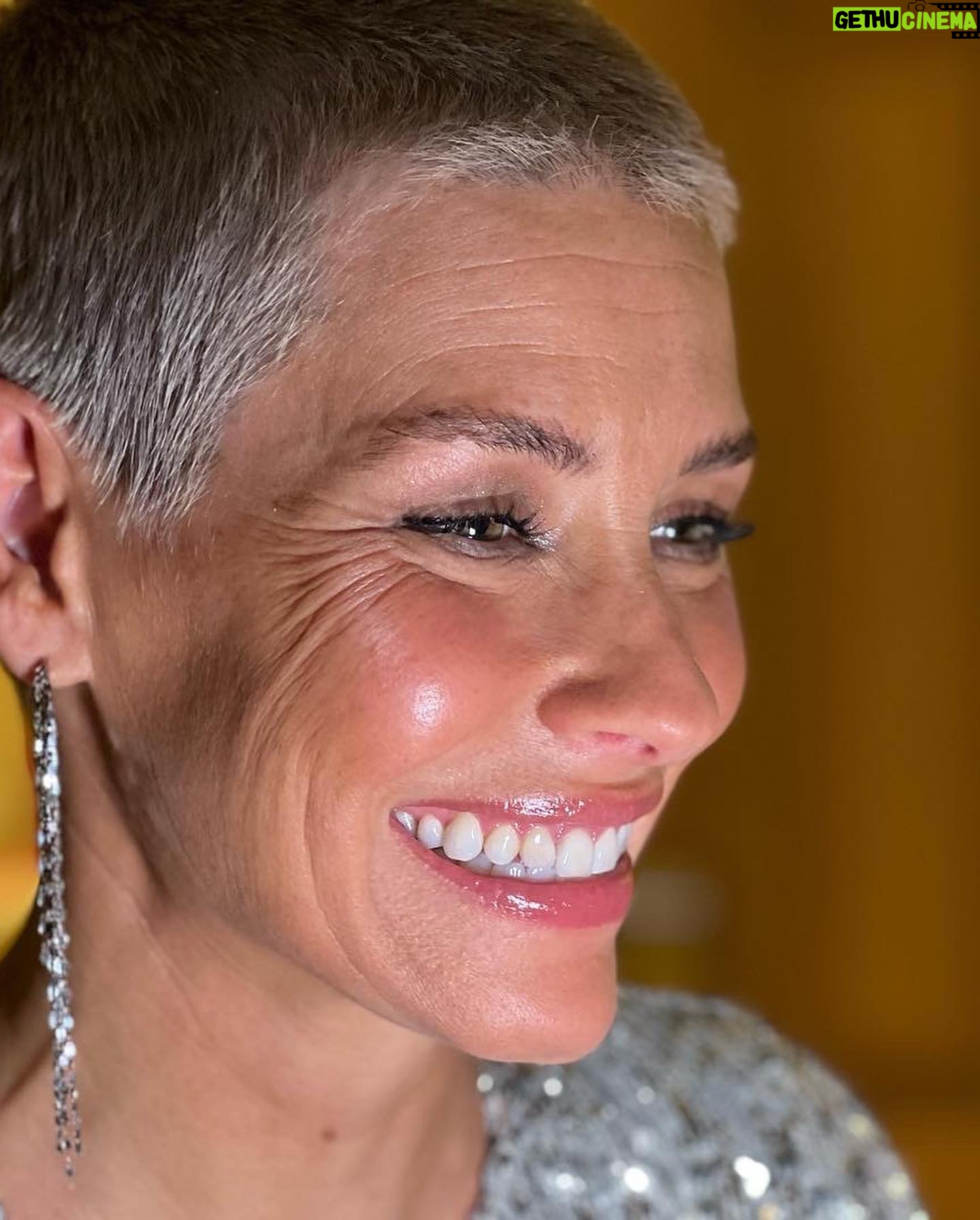 Evangeline Lilly - 123.2K Likes - I know I've been negligent in posting. We had our big UK premier last night and I still haven't posted one photo. It's been pretty full-on and I really just wanted to be present and enjoy my night. Here is a little behind the scenes sneak peek. Last touches before walking out the door. 🚪
#antmanandthewaspquantumania