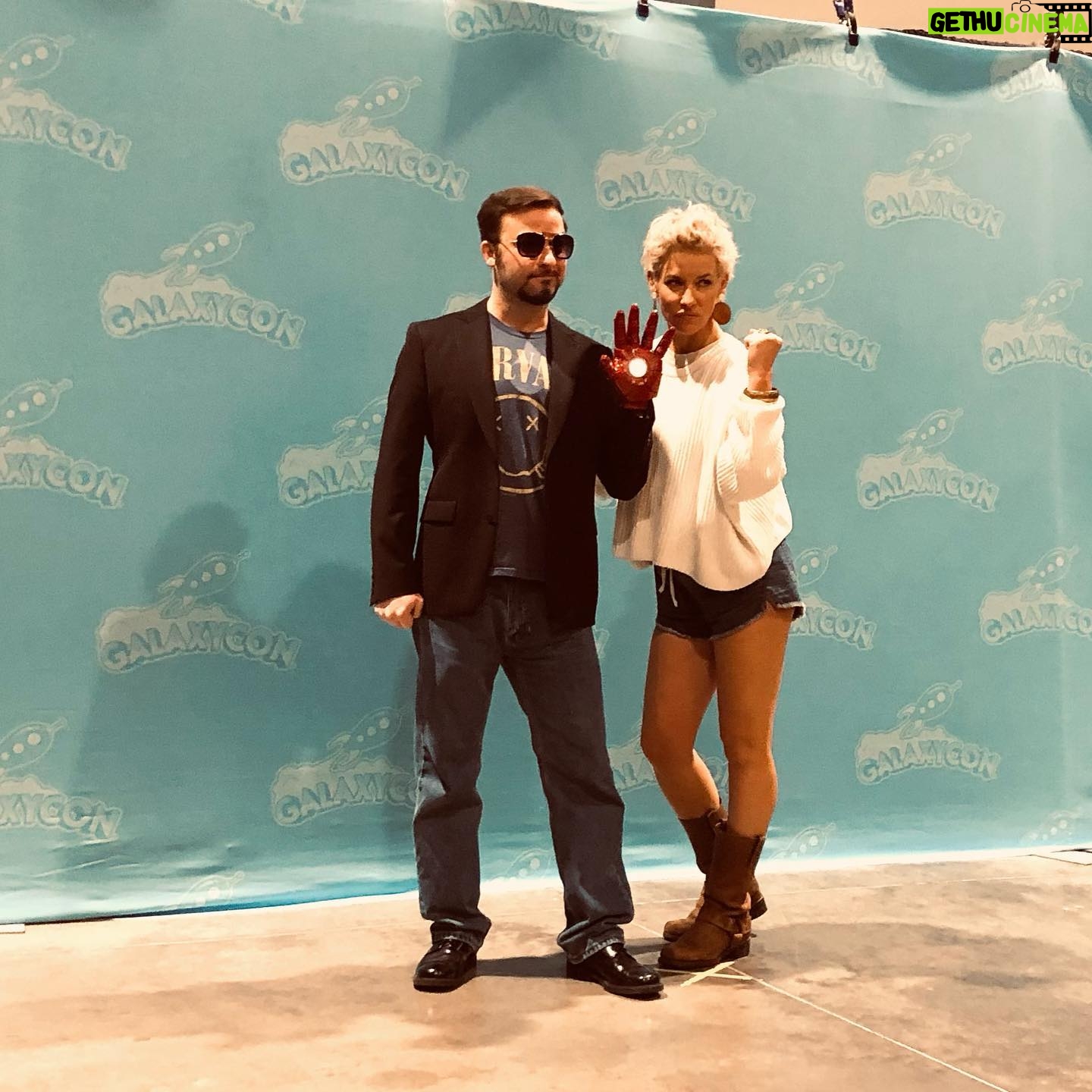 Evangeline Lilly - 56.4K Likes - Thank you @galaxyconrichmond for a beautiful weekend with the fans! @rodrigo_bastos_didier and I got SO much joy from sharing our book series (@thesquickerwonkers) with you and are so excited for how many new #SquickerFans were born!
For those of you who got the first three books this weekend and want to know when the next book is released, sign up to our #SquickerClub on our website (link in bio). I will personally send you emails alerting you when new books, book signings and SquickerAppearances are on the horizon, not to mention sending you special promotions and sales on new books and merchandise.
Thank you, again, Richmond! Thank you to all the fans who were so kind and passionate. You made our weekend very special.
All my SquickerLove 💜